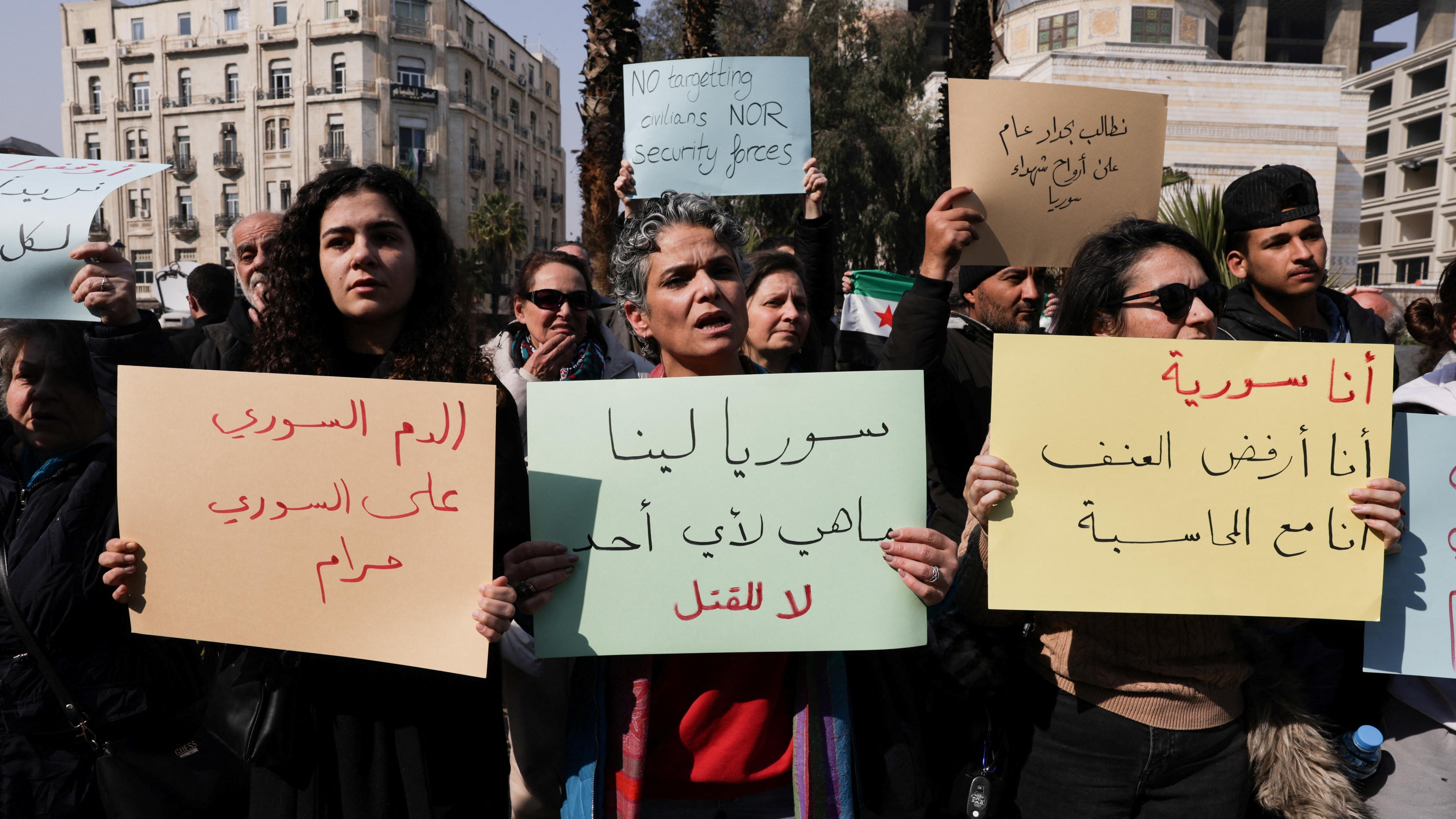 صورة لمظاهرة في ساحة المرجة في دمشق مناهضة لقتل المدنيين وقوات الأمن في الساحل.