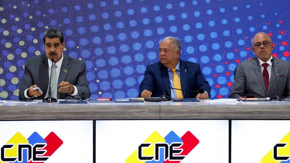 Maduro e membros do CNE