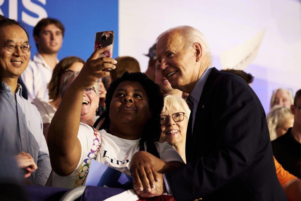 Biden junto a militantes en Madison, Wisconsin, el 5 de julio de 2024.