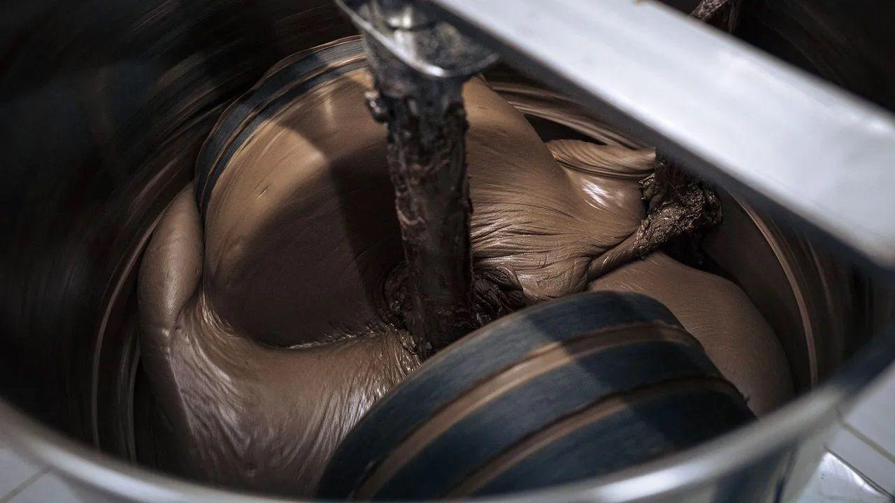chocolate cremoso dentro de maquina