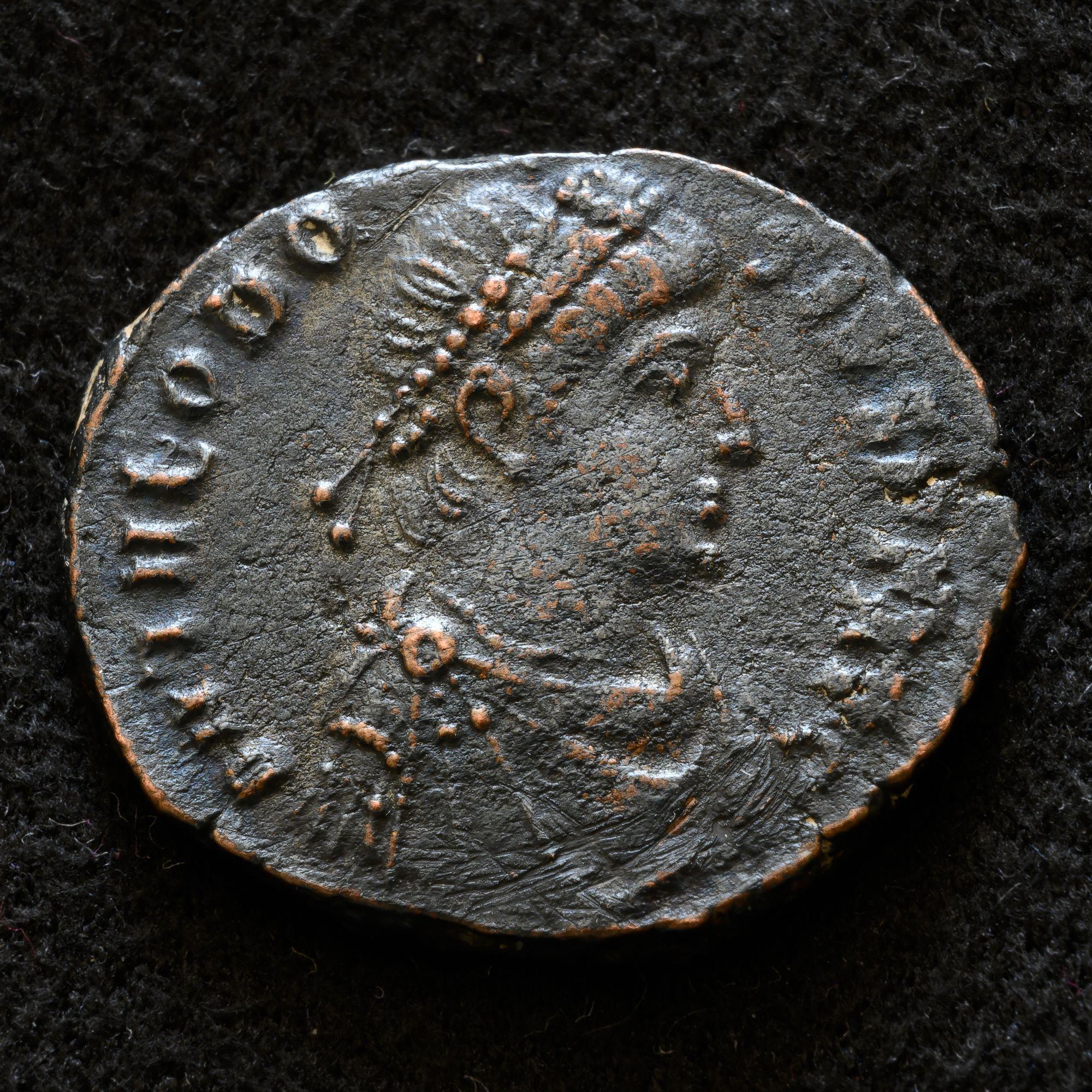 Moneda con el rostro de Teodosio I
