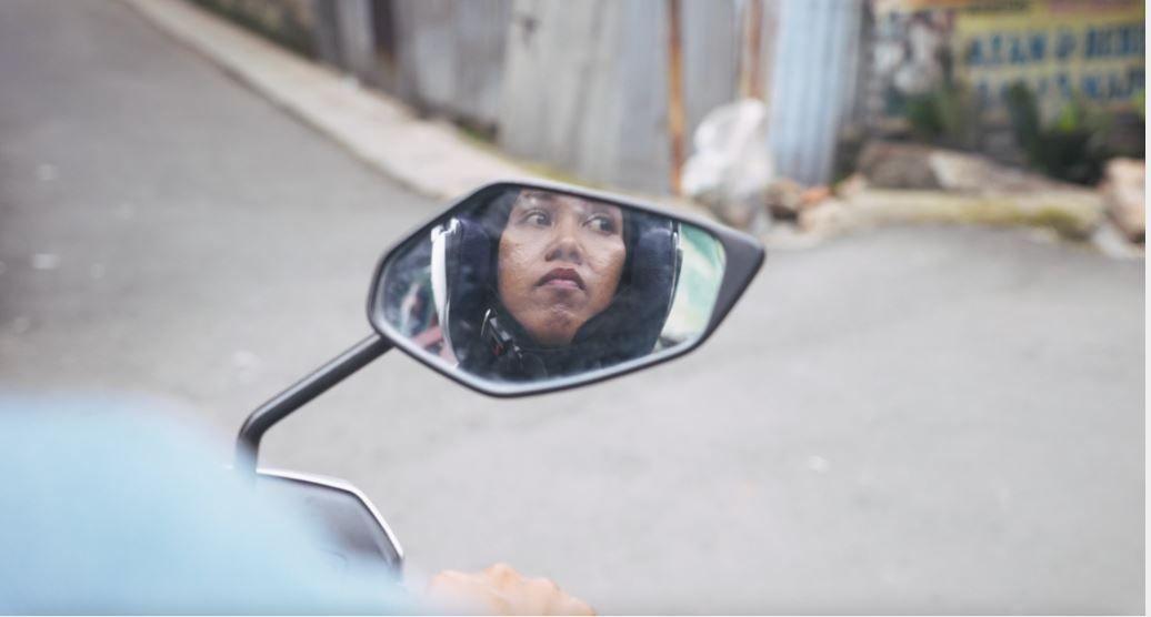 راهايو على متن دراجة نارية