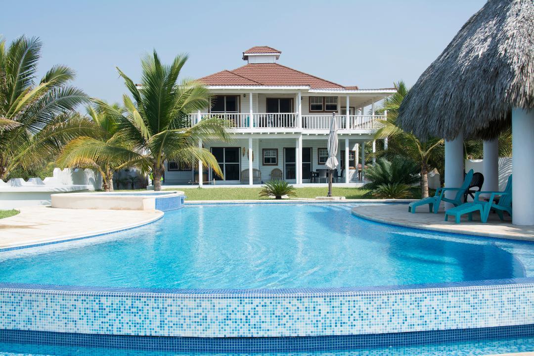 Casa de lujo en la playa El Hawaii de Guatemala