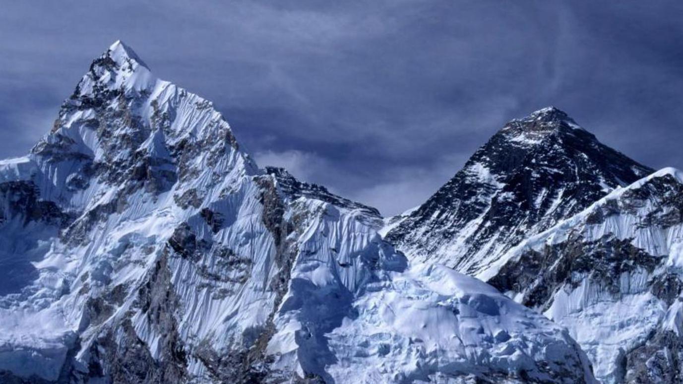 Picos nevados del Everest. 