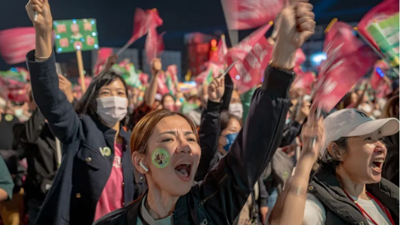 Pessoas em manifestação política em Taiwan