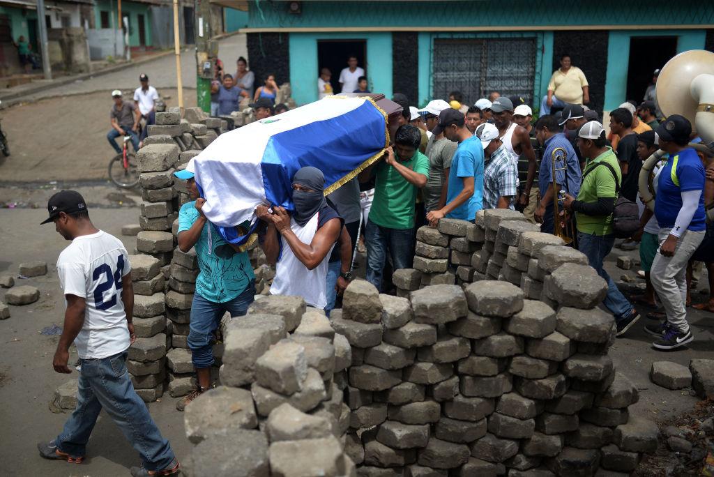 funeral de un manifestante abatido a tiros por la Policía en Masaya