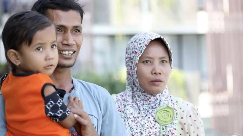 Ali Jasmin dengan istri dan anaknya.