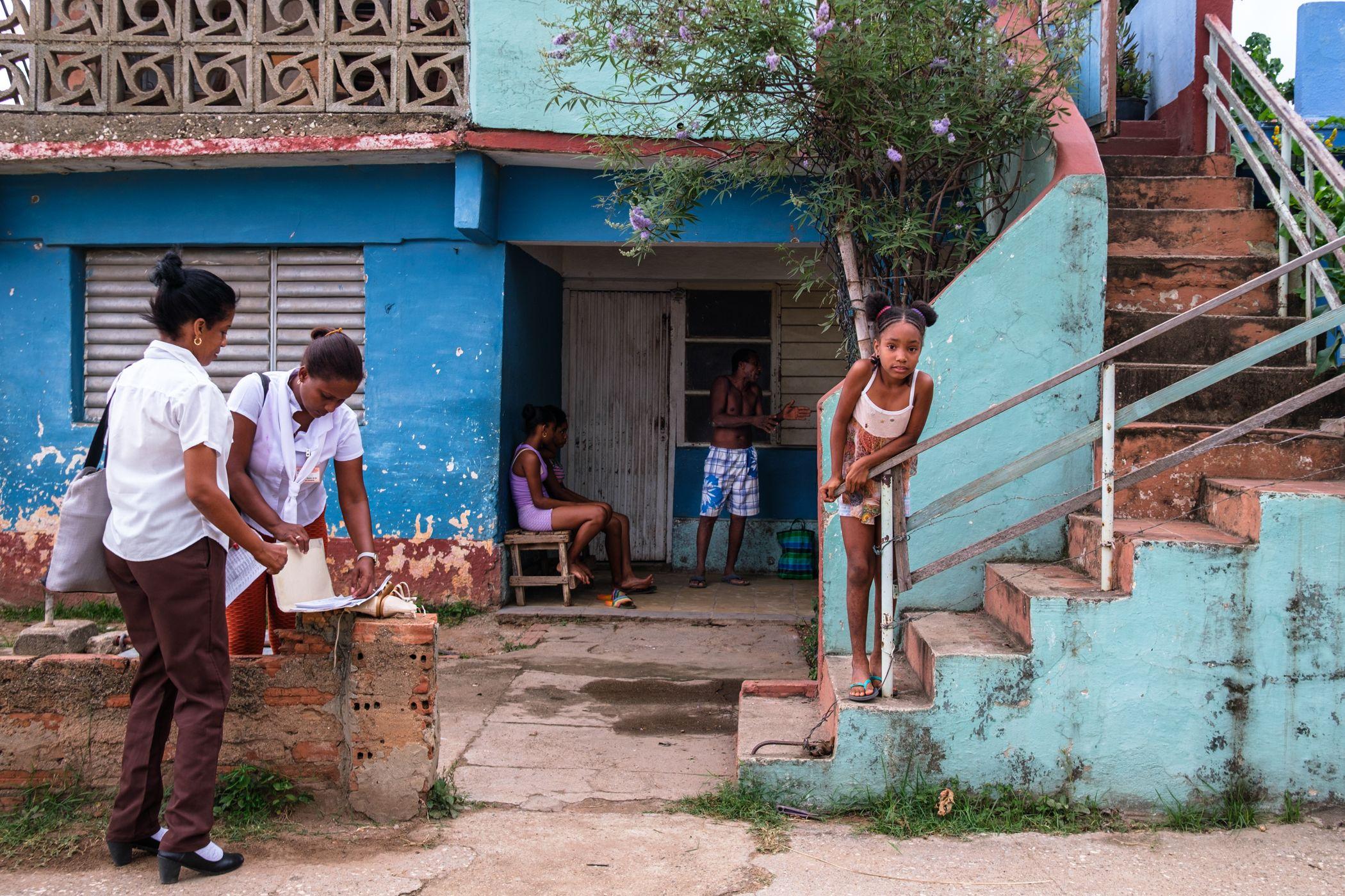 La vida cotidiana en las calles de Trinidad.