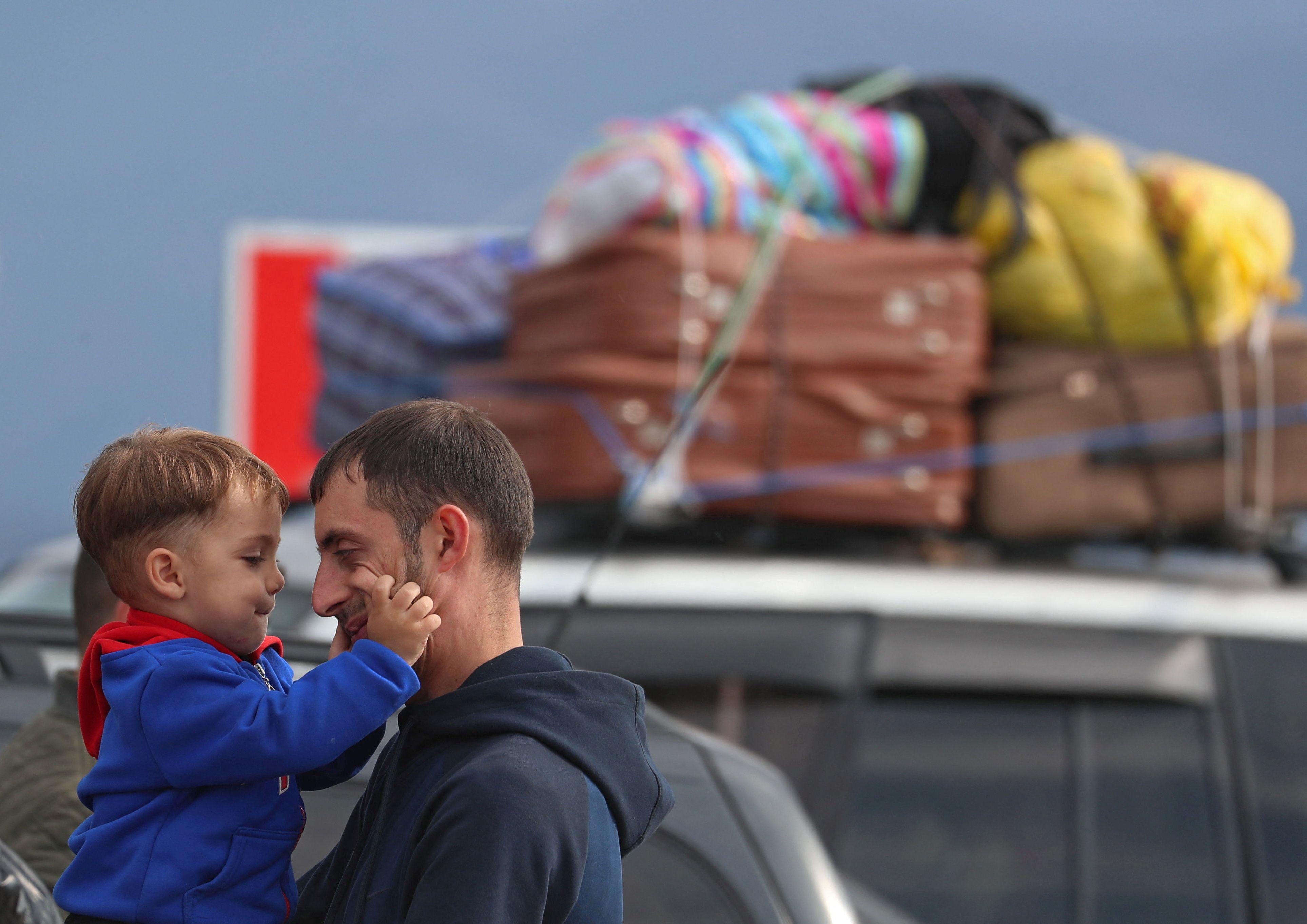 لاجئون أرمن يرحلون من ناغورنو كاراباخ