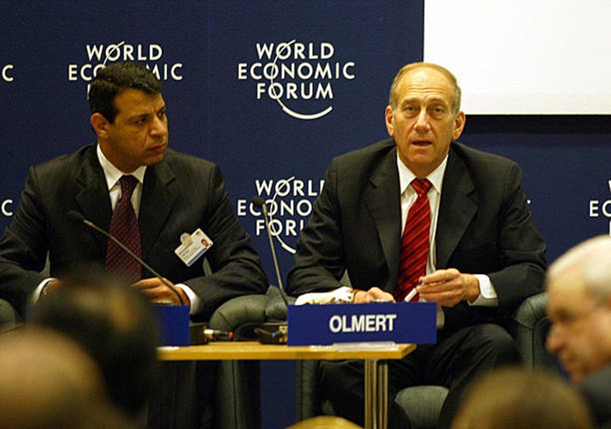 رئيس الوزراء الإسرائيلي السابق إيهود أولمرت ومحمد دحلان