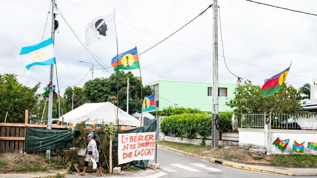 Noumea'da gözaltına alınan bağımsızlıkçıları desteklemek için 