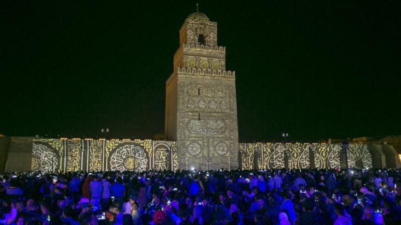 الاحتفال بالمولد النبوي في جامع عقبة ابن نافع في مدينة القيروان وسط تونس. 