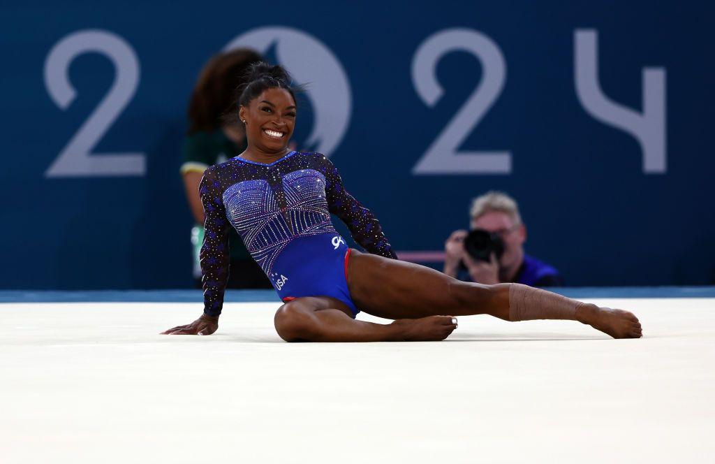 Simone Biles en la prueba de suelo