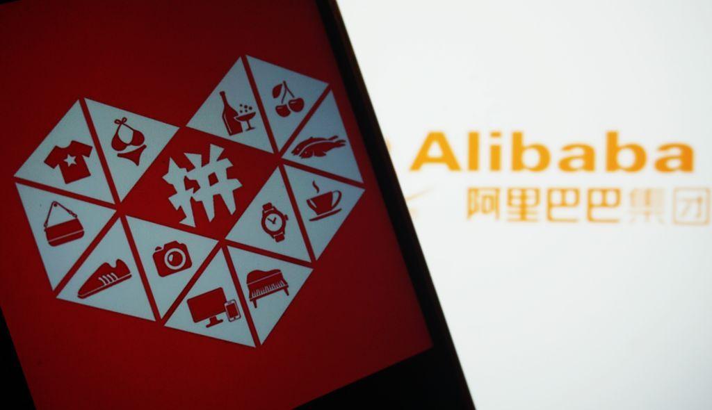 Los logos de Pindoduo y Alibaba