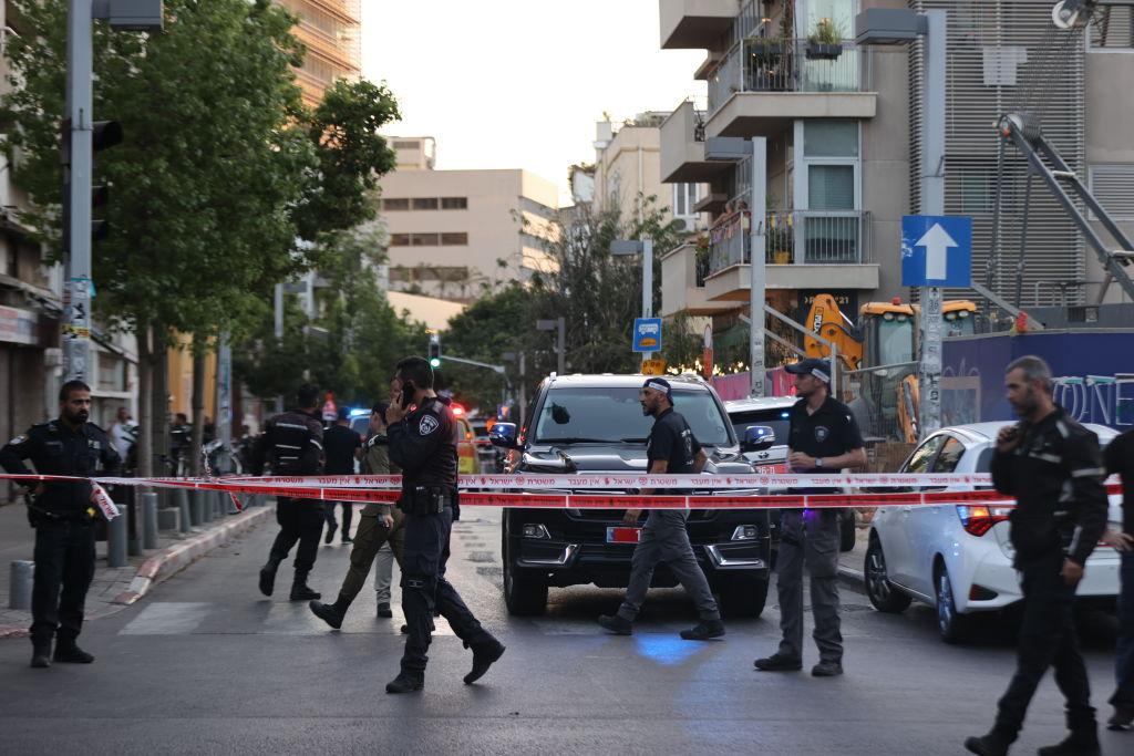 الشرطة الإسرائيلية تتخذ إجراءات أمنية بعد هجوم مسلح في تل أبيب، إسرائيل في 5 أغسطس/آب 2023