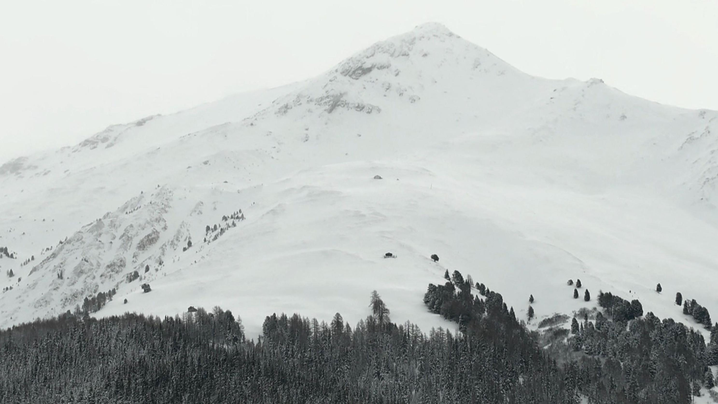 Five skiers killed in French Alps avalanches 