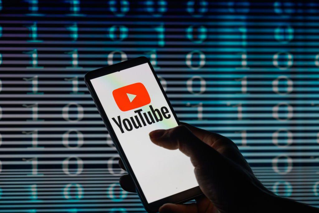 Ilustração de celular com a logo do Youtube