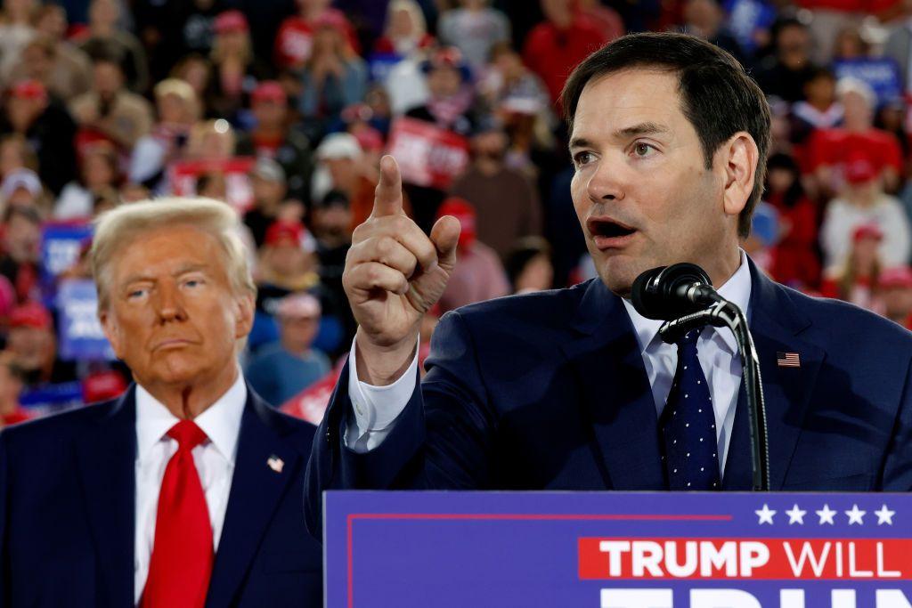 Marco Rubio acompañando a Trump durante la campaña.