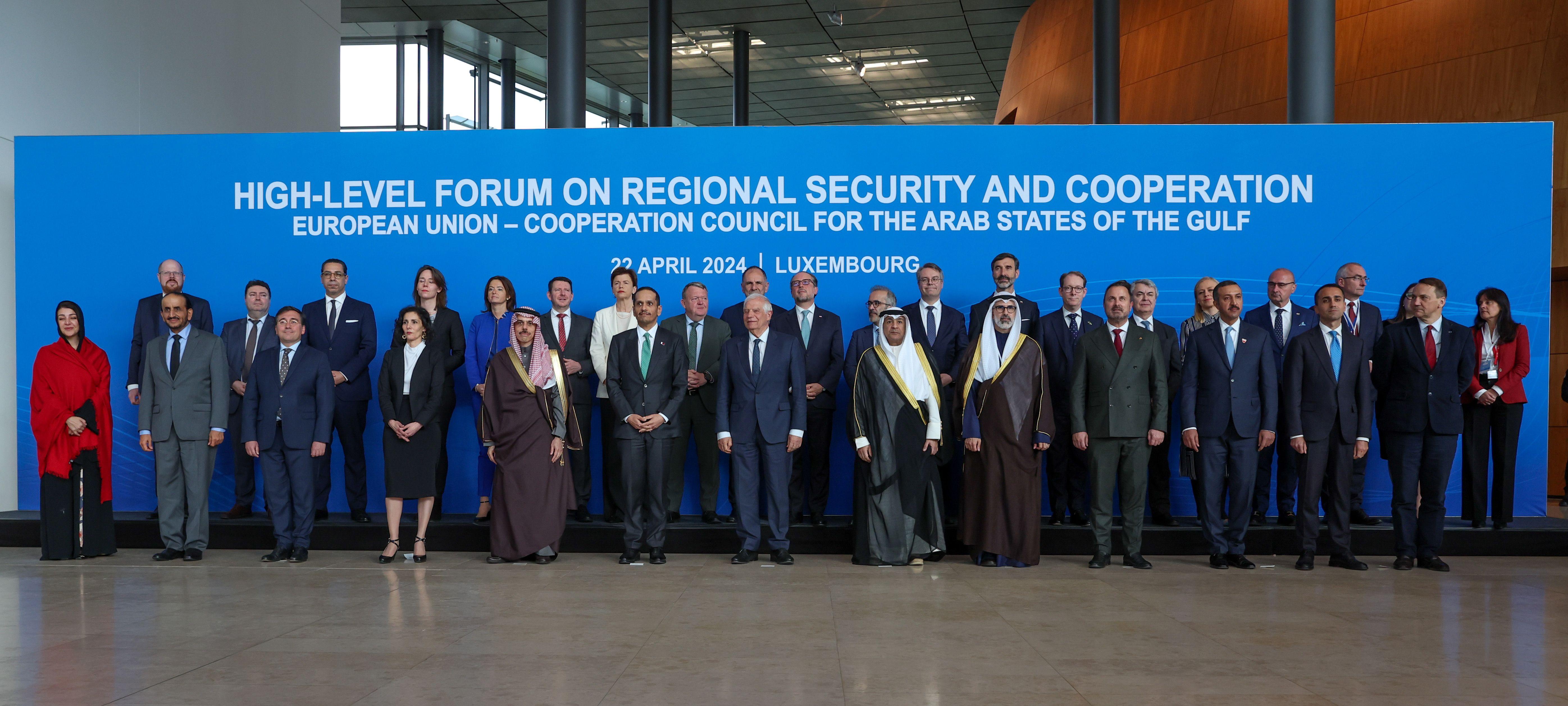 جوزيب بوريل في صورة جماعية مع وزراء خارجية دول مجلس التعاون الخليجي