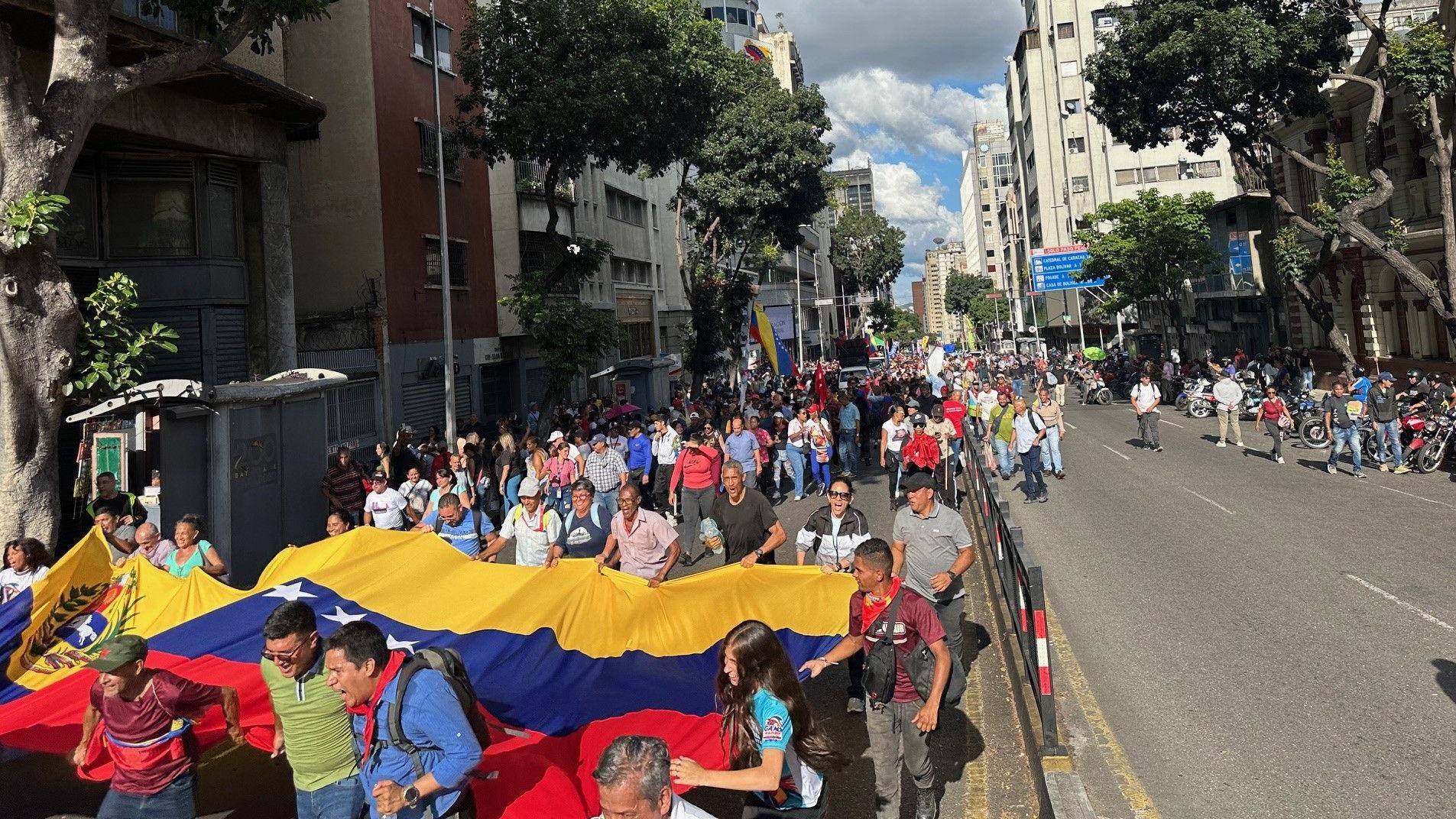 Marcha chavista llegando al Palacio de Miraflores. 