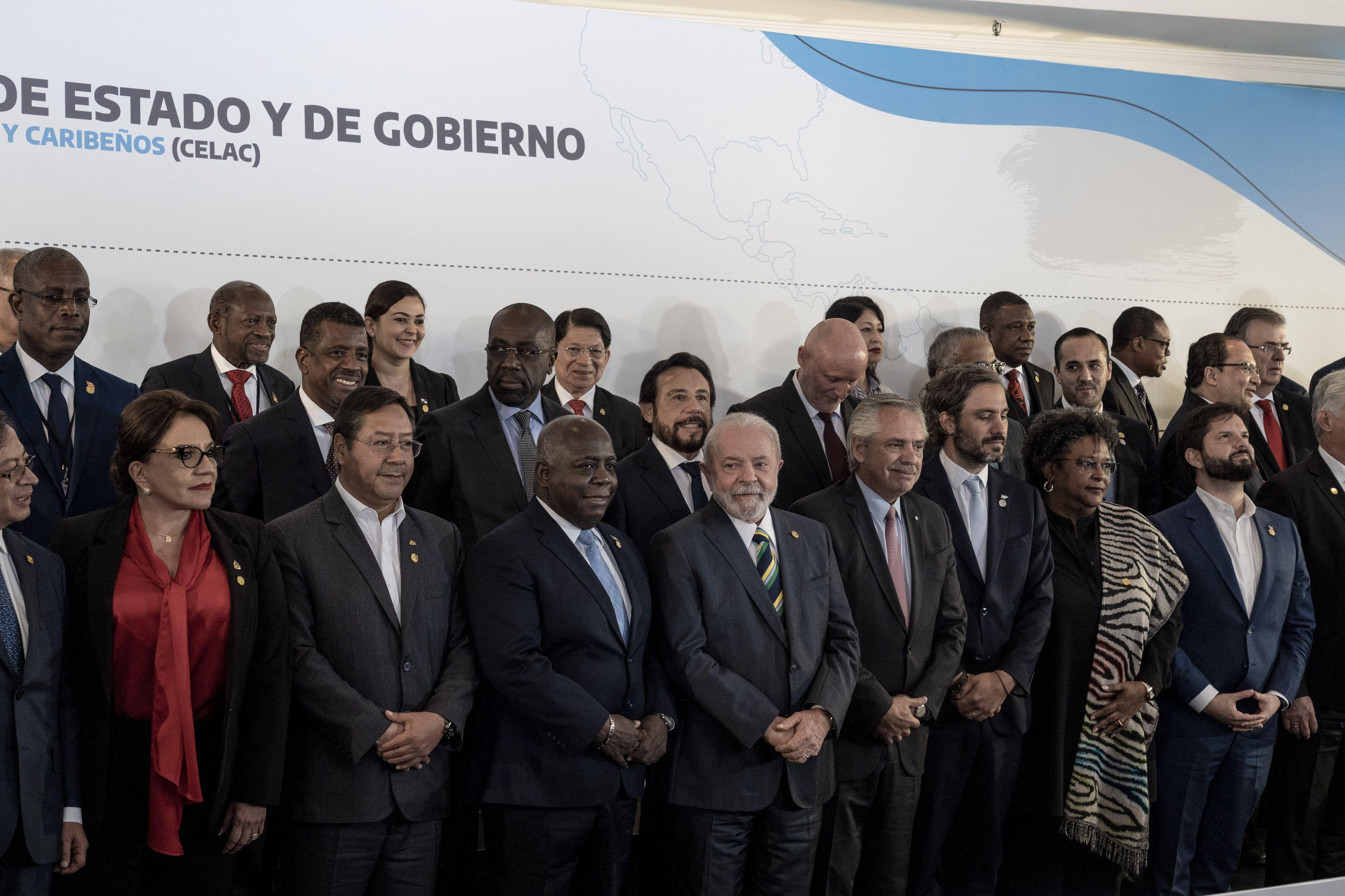 Lula rodeado por líderes de la Celac en Argentina, enero de 2023