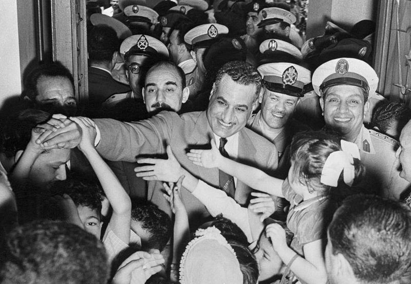 Warga Palestina di Tepi Barat sangat antusias dengan pan-Arabisme yang dipromosikan oleh pemimpin Mesir Gamal Abdel Nasser dan berharap hal itu akan membantu perjuangan mereka.