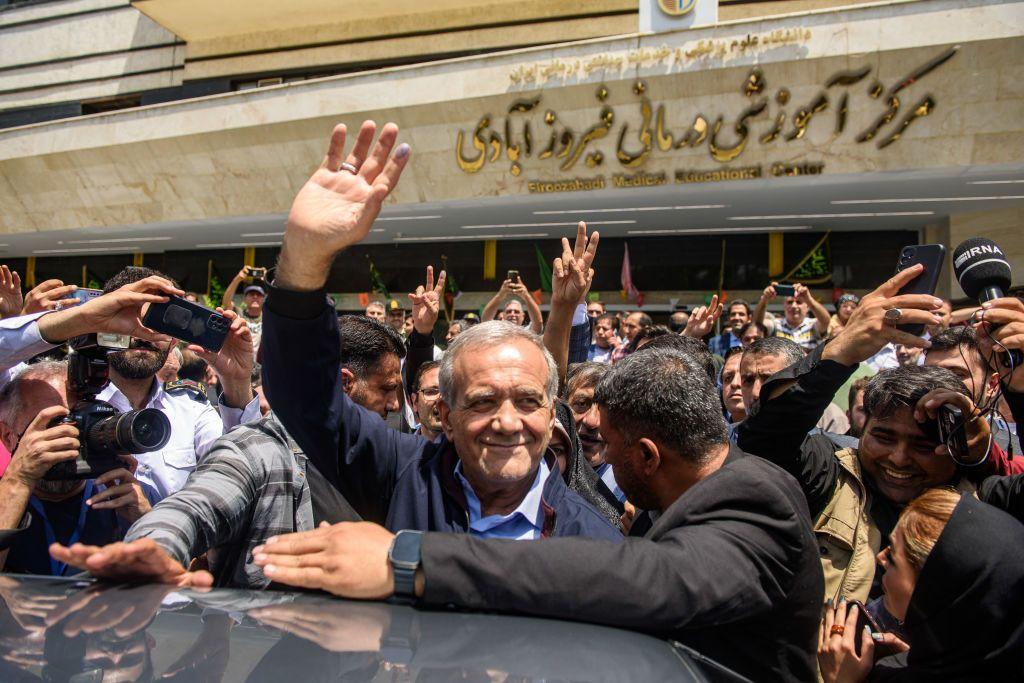 المرشح الإصلاحي إلى الانتخابات الرئاسية الإيرانية مسعود بزشكيان 