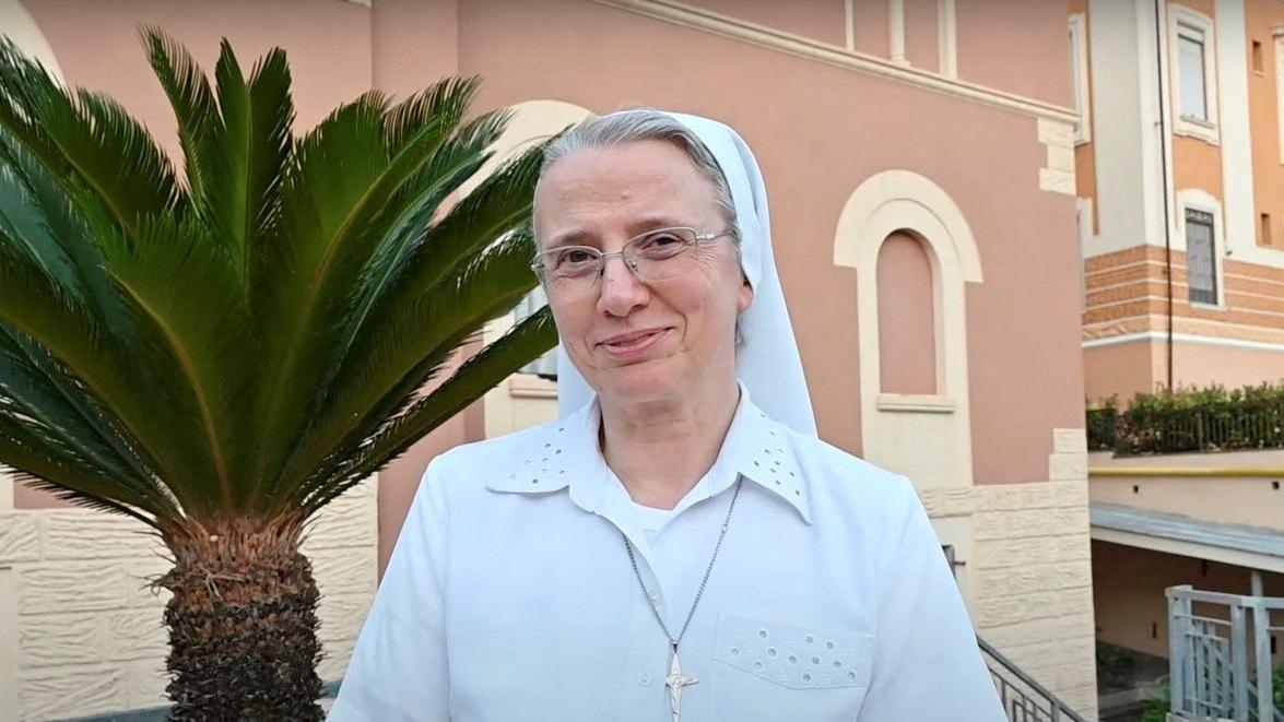 Simona Brambilla en una captura de pantalla tomada de un video publicado por el Instituto de las Hermanas Misioneras de la Consolata y difundido por Reuters. 