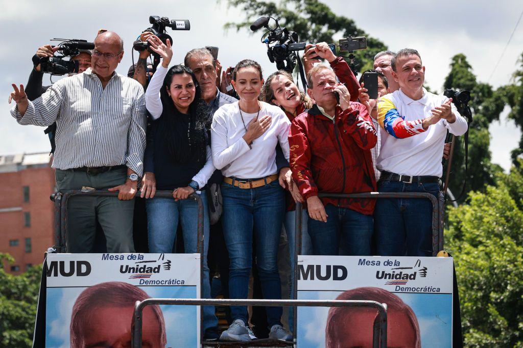 María Corina Machado durante la campaña con adherentes