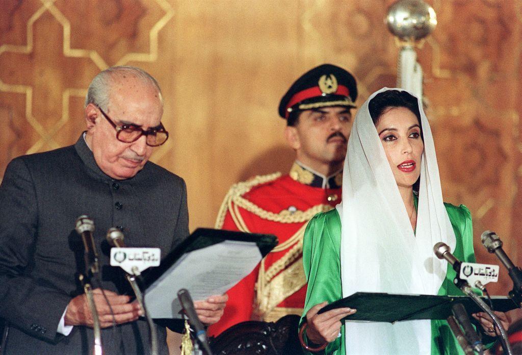 بے نظیر بھٹو نوآبادیاتی دور کے بعد کی مسلم ریاست کی قیادت کرنے والی پہلی خاتون تھیں