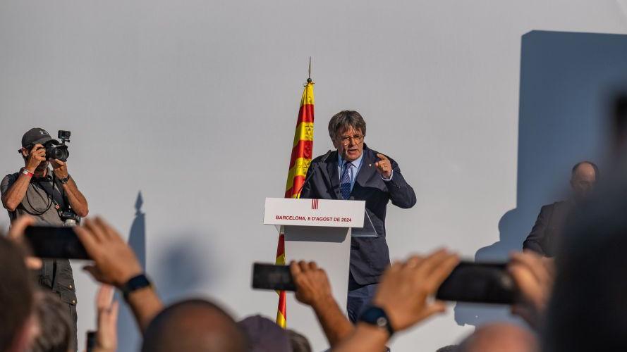 Ex-Catalan leader ‘eludes police manhunt and flees Spain’