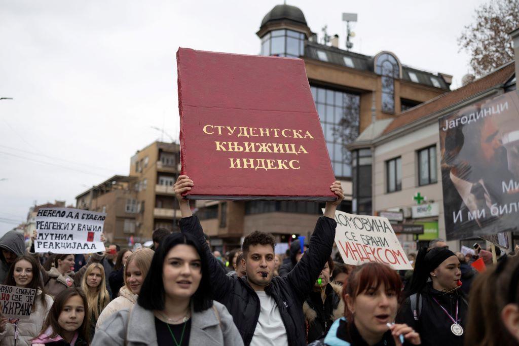 studenti na protestu u Nišu