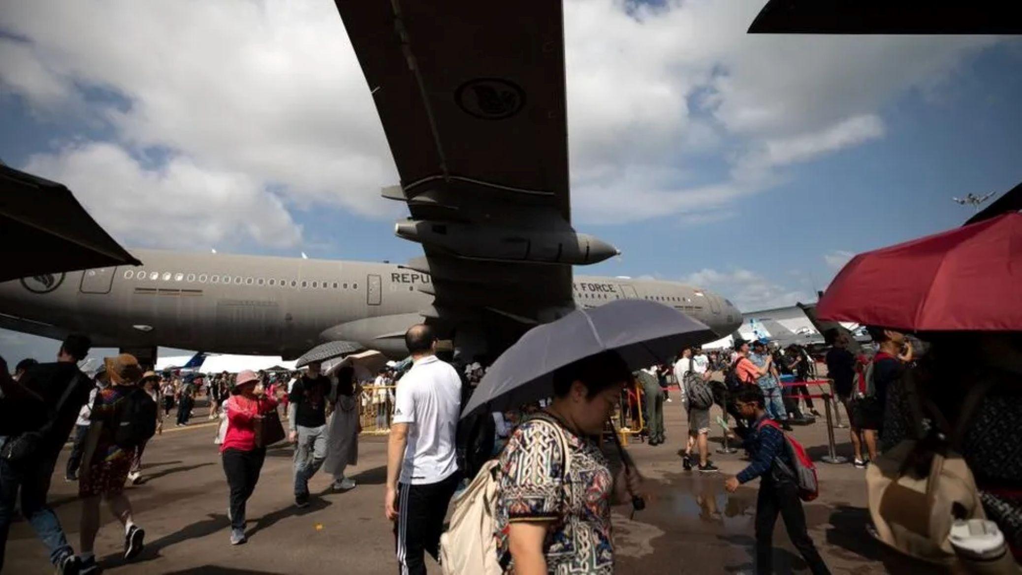 Singapore Air Show biasanya menarik tokoh-tokoh pemerintahan, militer, dan industri tingkat tinggi