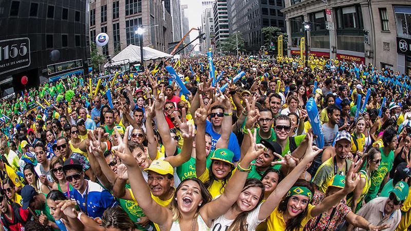 Brasileiros no evento Brazilian Day New York em 2013