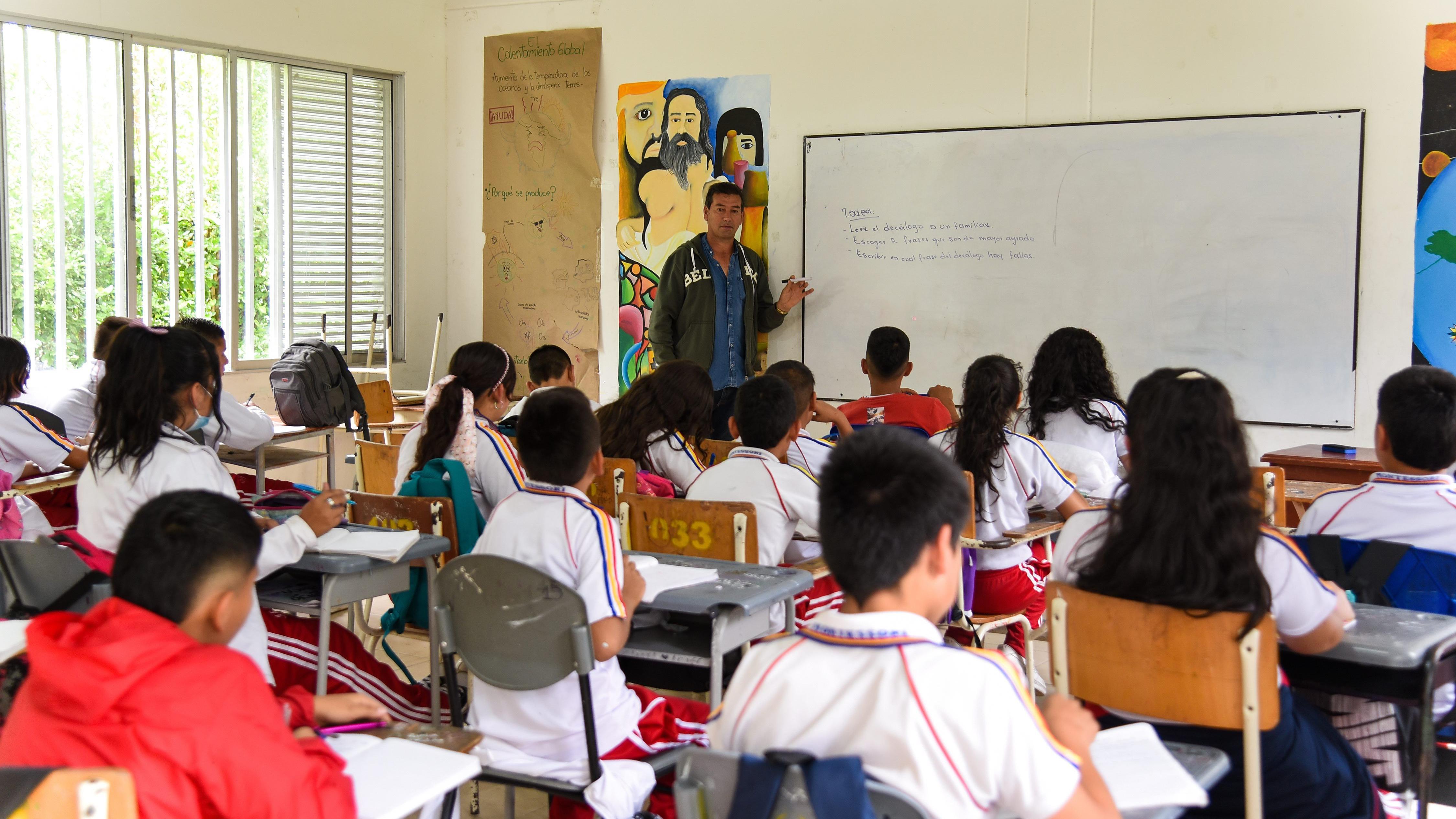 Salon de clases escuela rural en el Huila