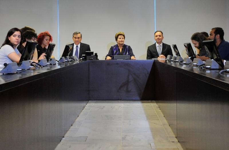 A então presidente Dilma recebe integrantes do MPL, no Palácio do Planalto, em 24 de junho de 2013