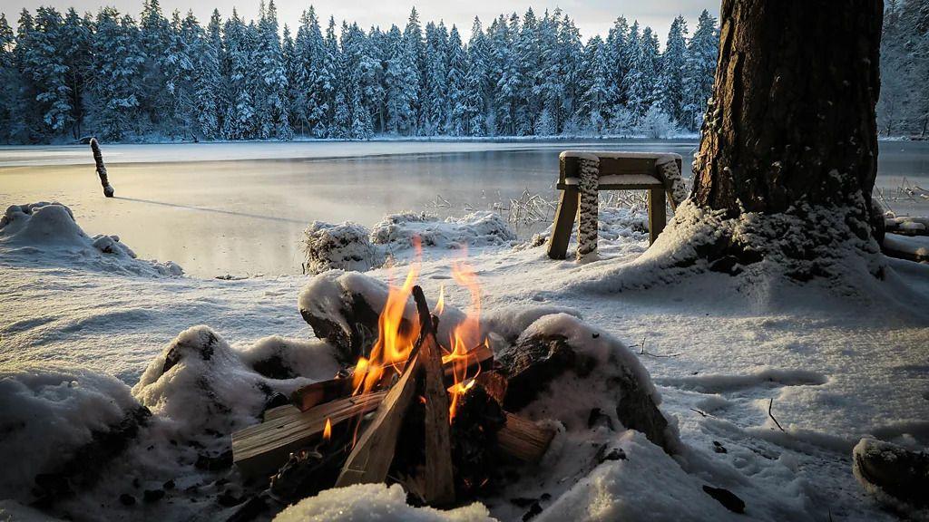 Zaleđeno jezero, vatra koj bukti i sneg