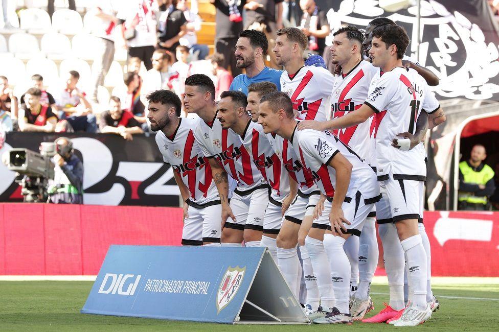 Jugadores del Rayo Vallecano posan para la foto en grupo