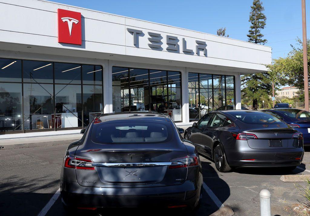 Un concesionario de Tesla en California