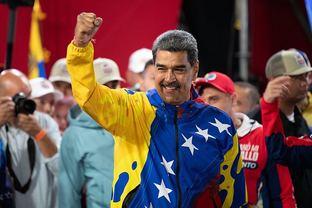 Maduro celebrando