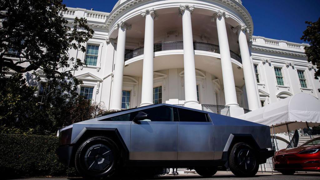 Un Tesla Cybertruck en la Casa Blanca el 11 de marzo de 2025.