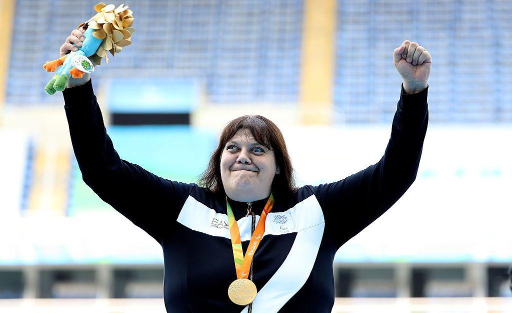 Assunta Legnante celebrates her gold medal with her arms raised. 