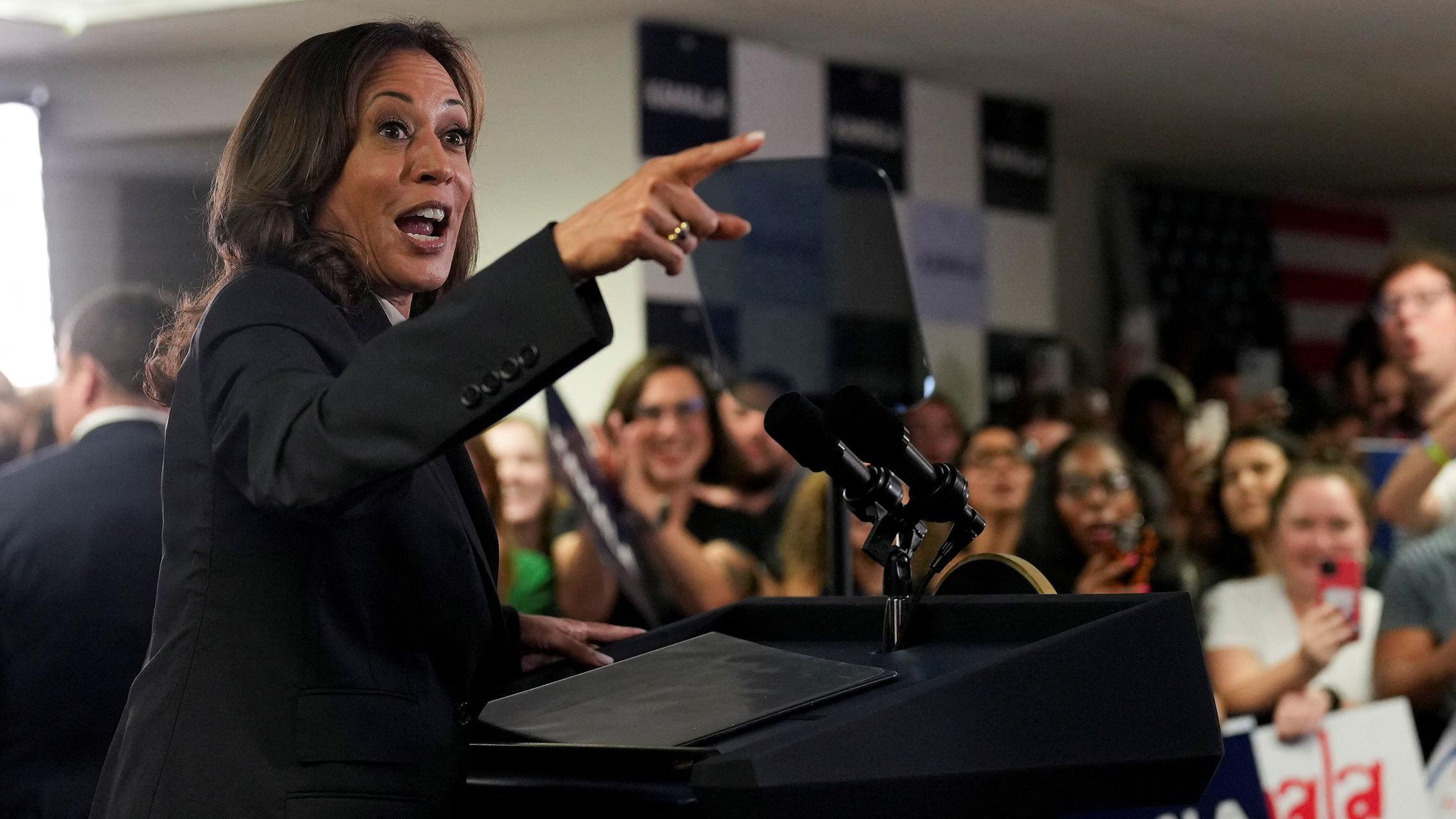 Kamala Harris em discurso à imprensa ao lançar sua candidatura presidencial