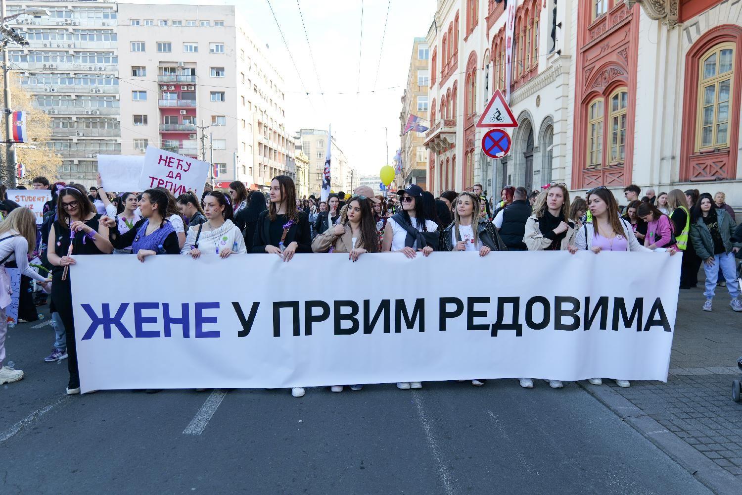 studentski skup na Trgu republike