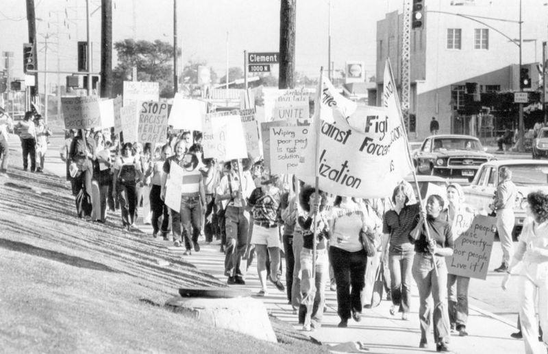 Mulheres protestam nas ruas pelo fim da esterilização