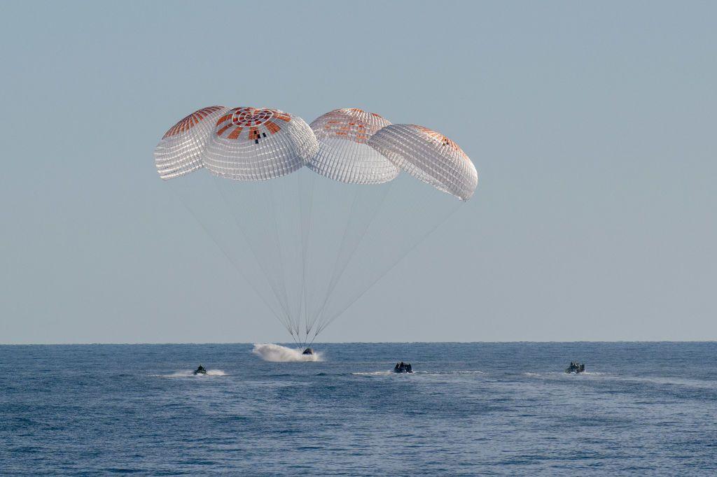 Amarizaje de la cápsula espacial.