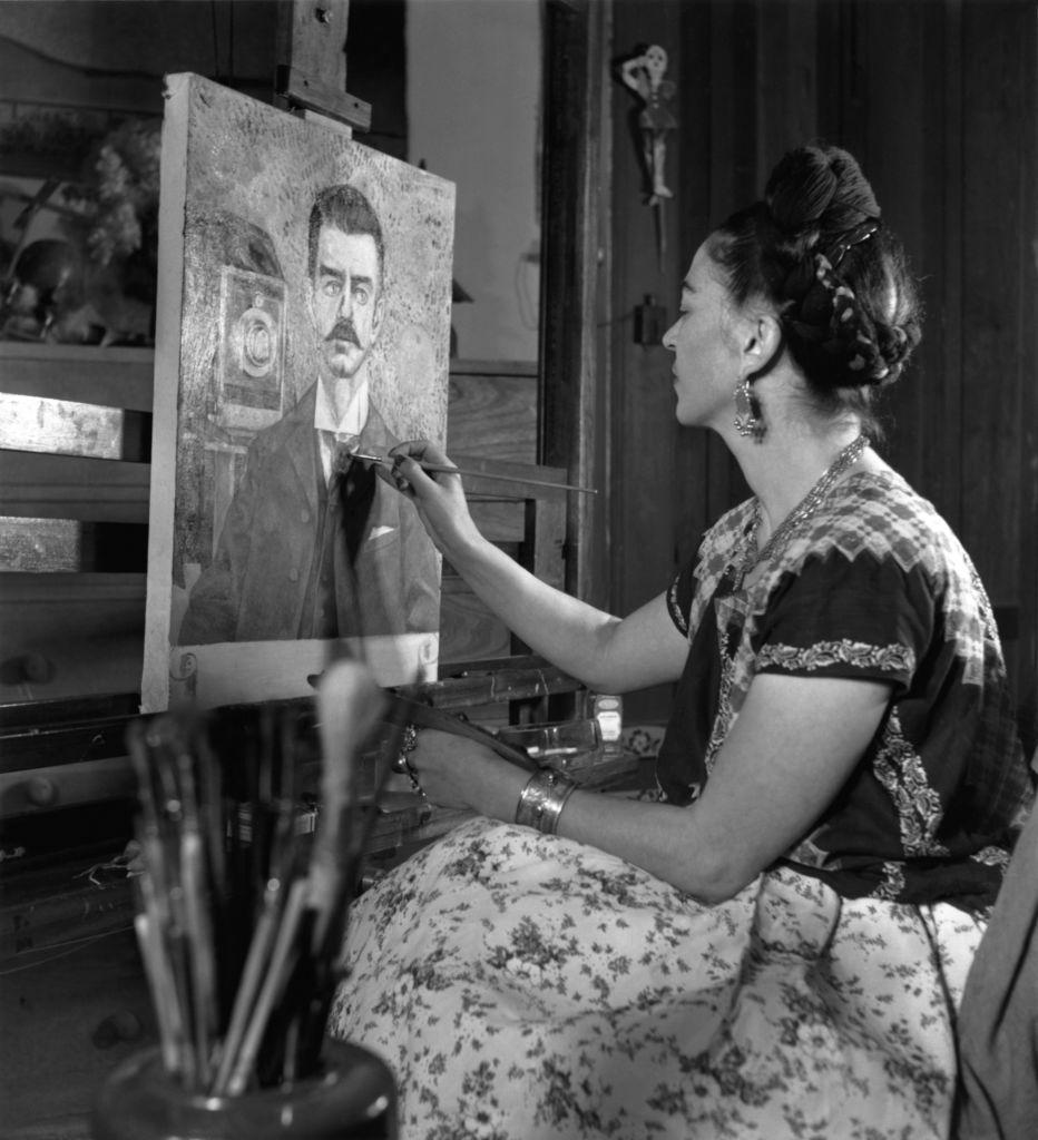 Frida pintando a su padre