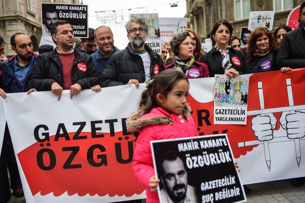 Demonstrasi untuk kebebasan bersuara di Istanbul, 9 Apr 17