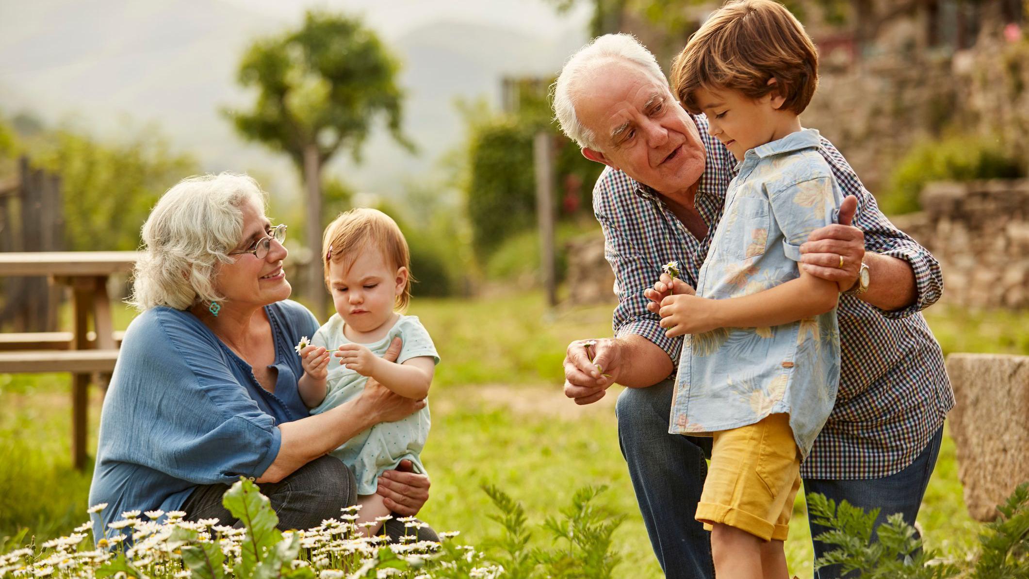 المشاركة في رعاية الأحفاد قد يكون لها فوائد صحية لكبار السن