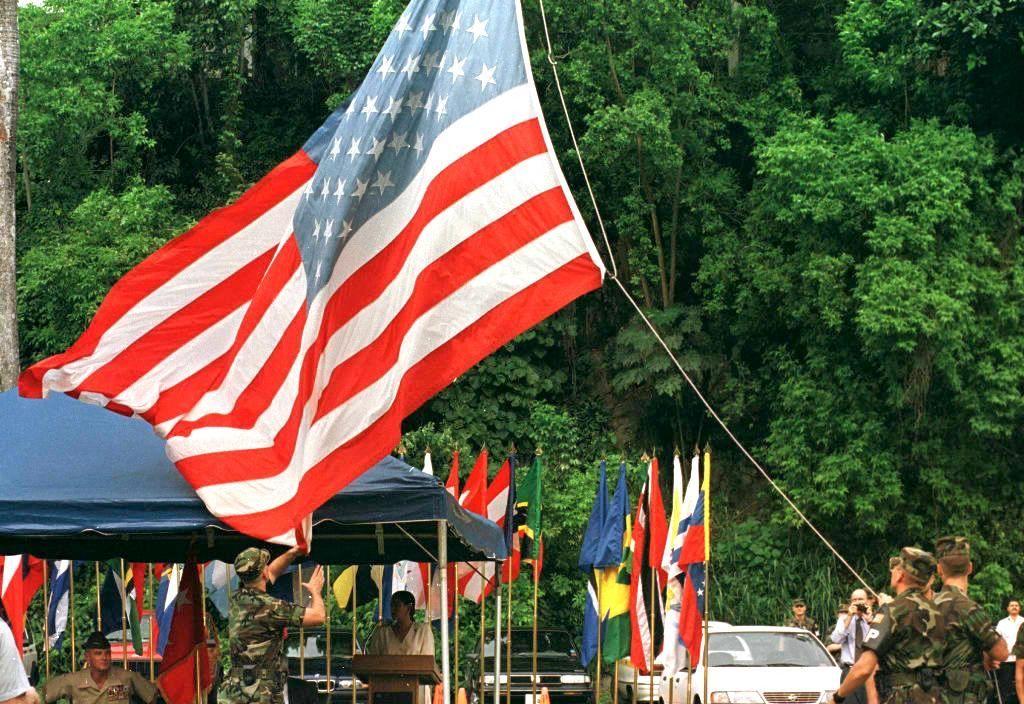 Bendera AS berkibar di Zona Terusan Panama